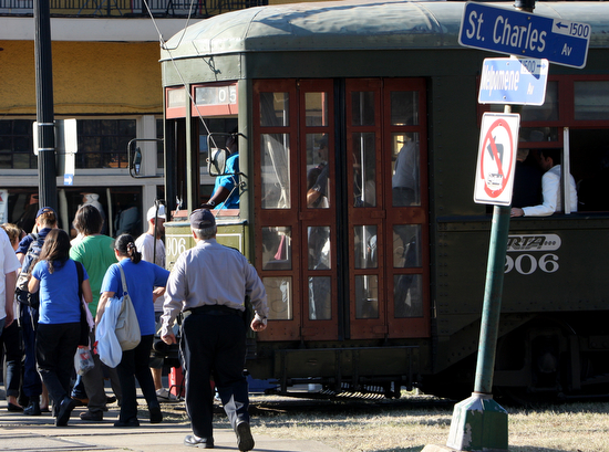 Passengers transfer from a shuttle bus on Melpomene Avenue to a streetcar on St. Charles Avenue during road construction in 2010. (UptownMessenger.com file photo by Sabree Hill)