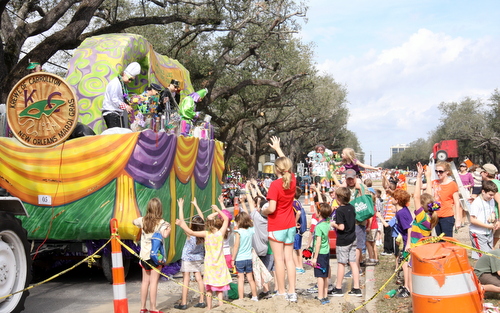  Families navigate around the construction area on Napoleon Avenue to clamor for beads from the Krewe of Carrollton in January 2013. (Robert Morris, UptownMessenger.com)