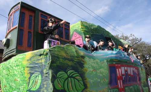 carrollton streetcar rides on the avenue
