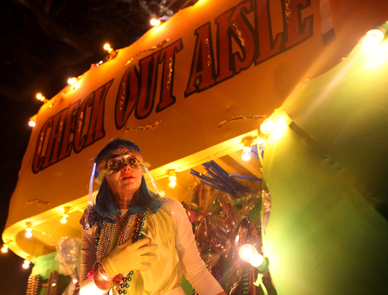 Krewe of Muses rolls down Napoleon Ave. (Sabree Hill, UptownMessenger.com)