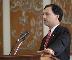 State Rep. Neil Abramson at a town hall in Carrollton in 2013. (UptownMessenger.com file photo)