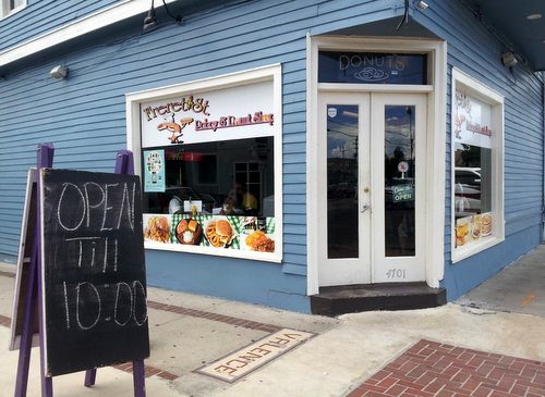 Freret Street Po-Boy and Donut Shop boasts its new extended hours on a recent afternoon. (Robert Morris, UptownMessenger.com)