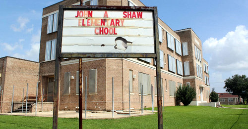 The John A. Shaw Elementary School building in the St. Roch neighborhood. (via latterblum.com)