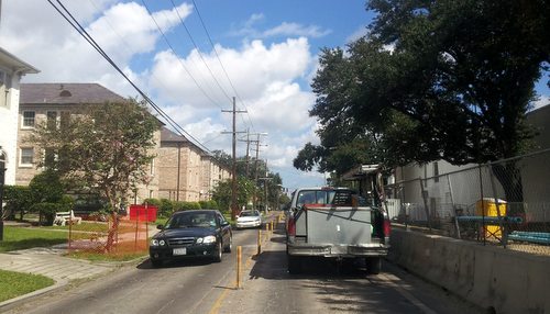 The undivided two-way traffic pattern that dominates Jefferson Avenue on the river side of St. Charles Avenue will soon extend to South Claiborne as the drainage-canal installation proceeds. (Robert Morris, UptownMessenger.com)