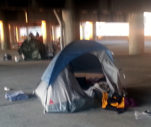The tent where a woman in her 50s was found dead under the Pontchartrain Expressway on Wednesday. (UptownMessenger.com file photo by Robert Morris)