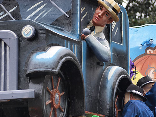 Bonnie & Clyde float. Krewe of Carrollton 2014. (Zach Brien, Zach Brien)