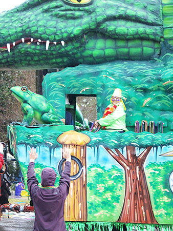 The Krewe of Alla Allagator float. (Zach Brien, UptownMessenger.com)