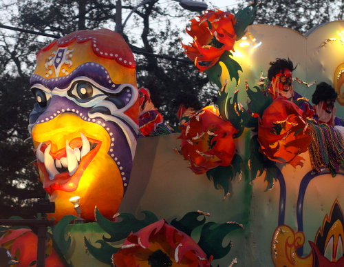 The Babylon "Masks" float. (Robert Morris, UptownMessenger.com)