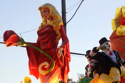 The Knights of Babylon's "Pygmalion" float rolls onto Napoleon Avenue on Thursday evening. (Robert Morris, UptownMessenger.com)