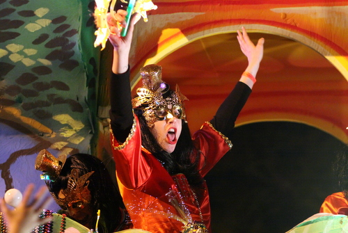 A rider on the Cleopatra "Watching the Swans in the Park" float. (Robert Morris, UptownMessenger.com)