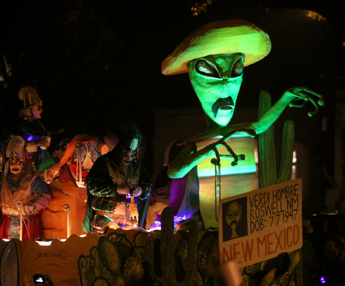 Illegal aliens become actual aliens on the Krewe d'Etat "Fake ID" float. (Robert Morris, UptownMessenger.com)