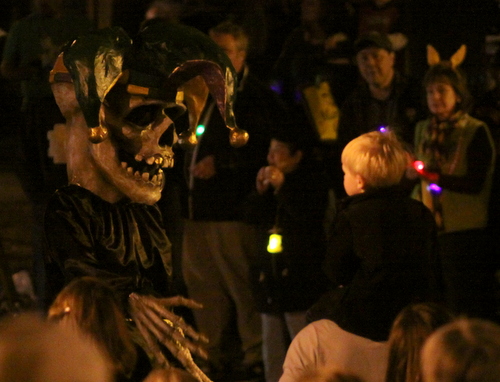 A member of the Krewe d'Etat greets a child in the Napoleon Avenue crowd. (Robert Morris, UptownMessenger.com)