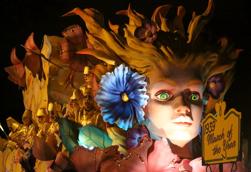 The Hermes "1939: March of the Year" float. (Robert Morris, UptownMessenger.com)