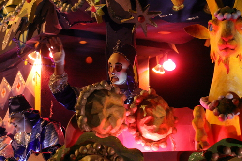 Riders on the Hermes "1940: Visions" float. (Robert Morris, UptownMessenger.com)