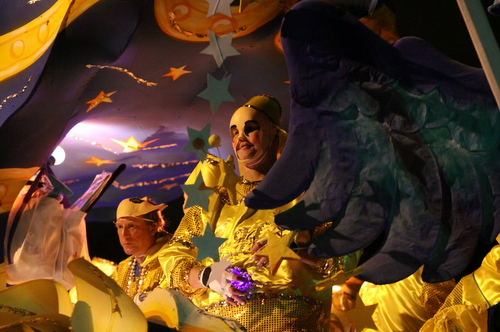 Riders on the Hermes "1947: World's Operas" float. (Robert Morris, UptownMessenger.com)