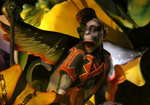 A flying monkey perches on the Hermes "1974: The Wizard of Oz" float. (Robert Morris, UptownMessenger.com)