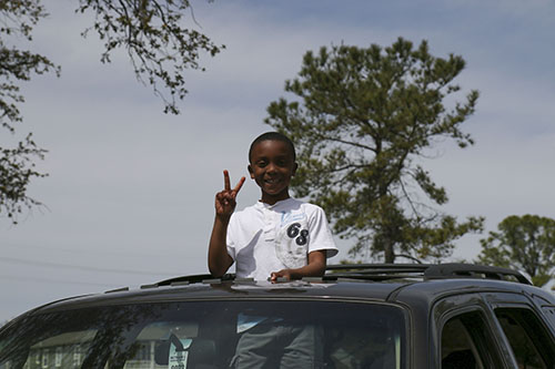 Patrick Hill Jr. gets a better view of the Indians as they parade down La Salle on Super Sunday 2014. (Zach Brien, UptownMessenger.com)