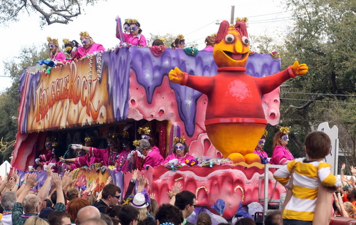 The Iris "Fraggle Rock" float. (Robert Morris, UptownMessenger.com)