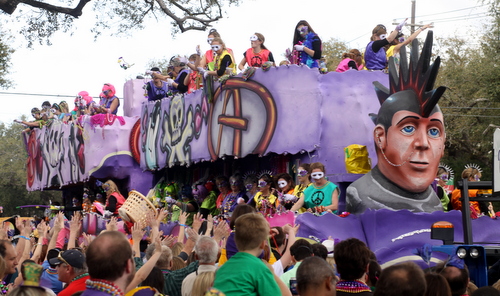 The Iris "Punk Rock" float. (Robert Morris, UptownMessenger.com)