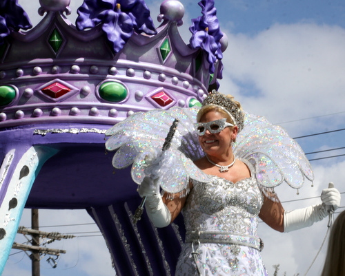 The queen of Iris greets revelers on Napoleon Avenue. (Robert Morris, UptownMessenger.com)