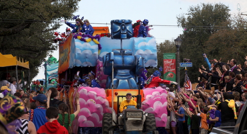 The Iris "Rock Em Sock Em Robots" float. (Robert Morris, UptownMessenger.com)