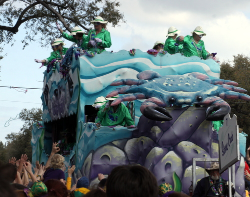 The Iris "Stone Crab" float. (Robert Morris, UptownMessenger.com)