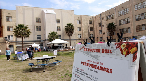 The Lusher High School courtyard on Saturday morning, prior to the start of the school's annual crawfish boil fundraiser. Next year, modular classrooms will fill the space. (Robert Morris, UptownMessenger.com)