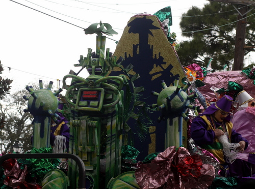Mid-City's "Green Machine" float. (Robert Morris, UptownMessenger.com)