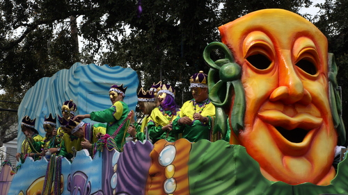 The Okeanos "Mardi Gras" float. (Robert Morris, UptownMessenger.com)