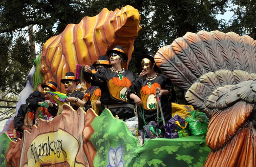 The Okeanos "Thanksgiving" float. (Robert Morris, UptownMessenger.com)
