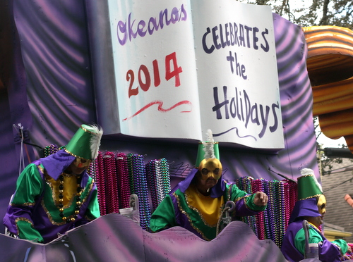 The Okeanos title float. (Robert Morris, UptownMessenger.com)