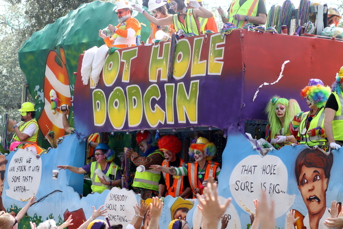 The Tucks "Pot Hole Dodgin" float. (Robert Morris, UptownMessenger.com)