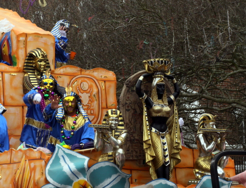 A float in the Krewe of Thoth parade. (Robert Morris, UptownMessenger.com)