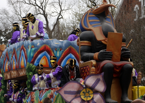 A float in the Krewe of Thoth parade. (Robert Morris, UptownMessenger.com)