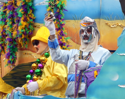 Riders on the Thoth "Jaws" float. (Robert Morris, UptownMessenger.com)