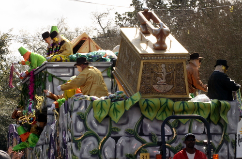 The Thoth "Raiders of the Lost Ark" float. (Robert Morris, UptownMessenger.com)