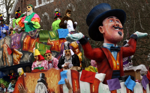 The Thoth "The Greatest Show on Earth" float. (Robert Morris, UptownMessenger.com)
