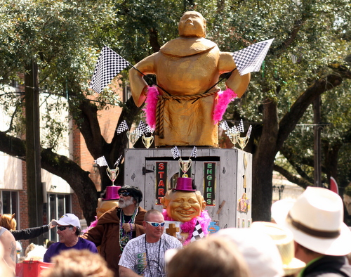 The Krewe of Tucks' captain's float. (Robert Morris, UptownMessenger.com)