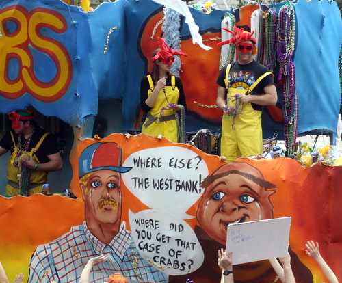 The Tucks "Catching Crabs" float. (Robert Morris, UptownMessenger.com)