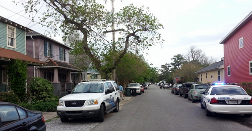 New Orleans police investigate a report of a home invasion in the 7800 block of Panola Street on Friday, April 4. (Robert Morris, UptownMessenger.com)