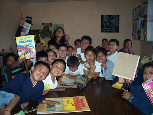 Students at the José Luis de León Díaz enjoy learn about their culture and art with the help of donations towards Proyecto Luis de Lión (via Proyecto Luis de Lión Facebook)