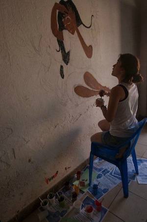 A student at the The House Museum in San Juan del Obispo, Guatemala paints the entrance mural. (via Proyecto Luis de Lión Facebook)