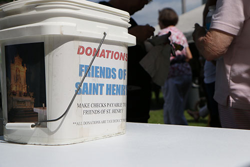 Voluntary donations paid for the free food and entertainment. (Zach Brien, UptownMessenger.com)