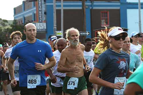 The Freret 5K started in front of Bloomin' Deals Thrift store at Freret and Valence and snaked all the way to Audubon boulevard and back. (Zach Brien, UptownMessenger.com)