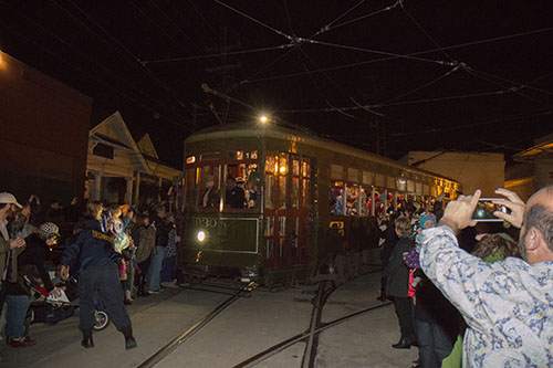 The streetcar makes its turn out of the barn, down willow and a right onto Carrolton. (Zach Brien, UptownMessenger.com)