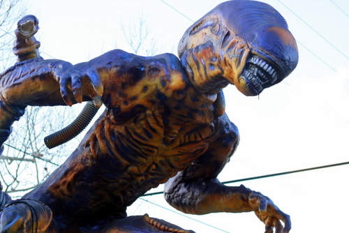 The Mystic Krewe of Femme Fatales' "Alien" float. (Robert Morris, UptownMessenger.com)