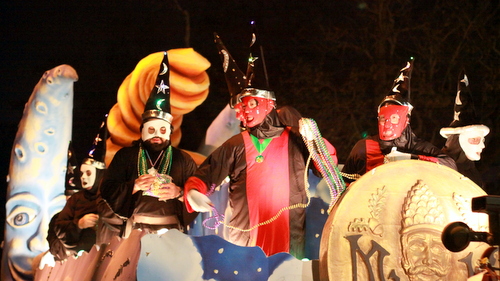 Riders on the Druids' "The Consultant" float. (Robert Morris, UptownMessenger.com)