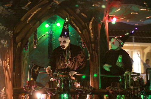 Riders on the Druids' title float, "Druid Dilemmas." (Robert Morris, UptownMessenger.com)
