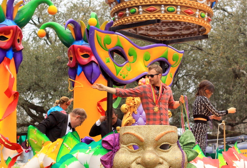 Musician Dierks Bentley's float. (Robert Morris, UptownMessenger.com)