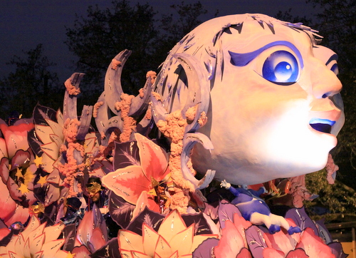 The Orpheus "The Spell of Moonlight" float. (Robert Morris, UptownMessenger.com)